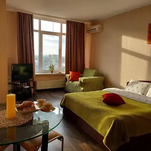https://svetlaya-1-k-quartira-riadom-s-m-levoberejnaya.hotels-of-kiev.com