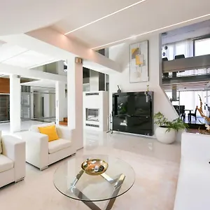 Presidential Penthouse, 303m2, Jacuzzi On Terrace, Sauna, 6bdrm, 4bthrm, Ac, Lift Apartment Prag