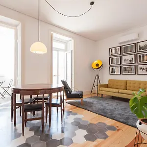 https://feels-like-home-bica-modern-flat-with-view.hotels-lisbon-portugal.com